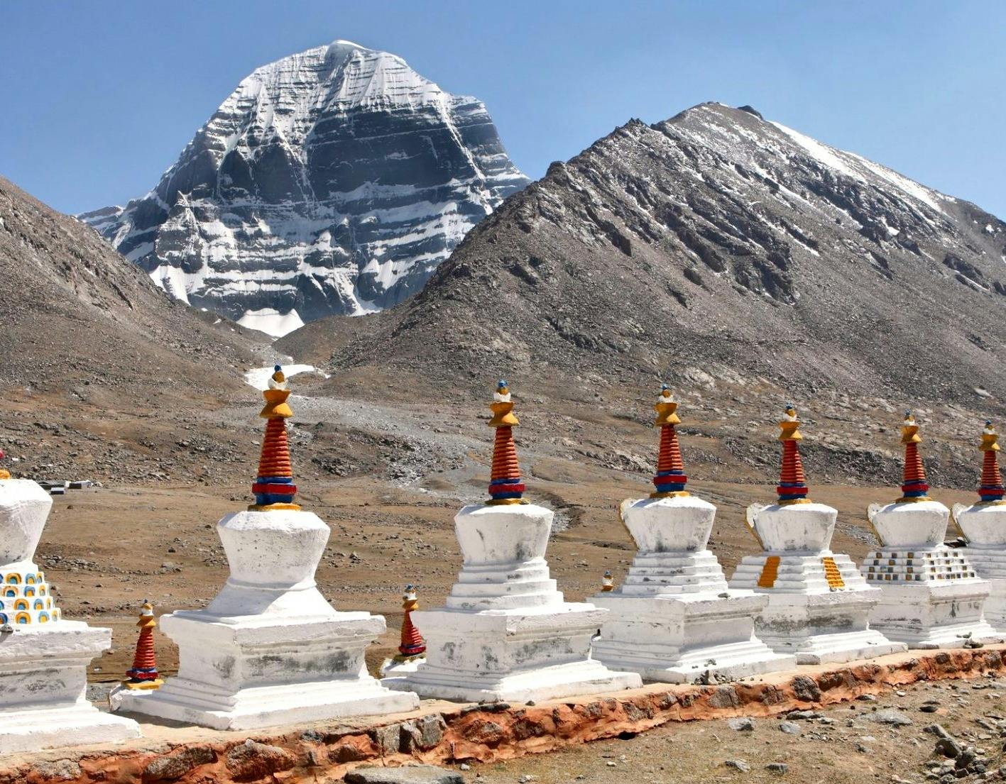 Group Tour vs Solo Travel in Tibet: What's Best for You?